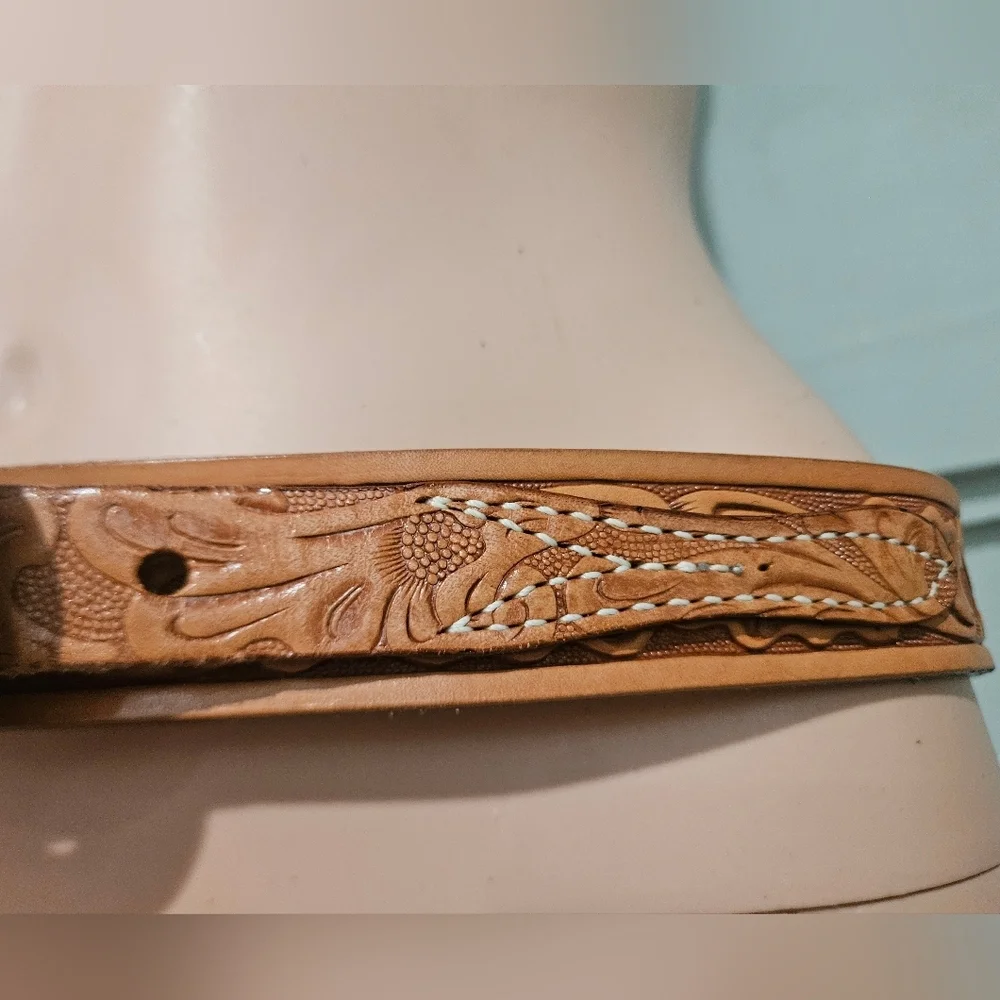 Vintage Looper Tooled Leather Western Belt Brown Engraved Buckle Size 34 Unisex.